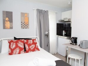 สตูดิโอ (0 Bedroom) | เตารีด/โต๊ะรีดผ้า, Wi-Fi ฟรี, ผ้าปูที่นอน