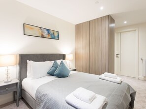 2 bedrooms, iron/ironing board, free WiFi, bed sheets - Amazing 2BR Flat Near London City Airport (London)