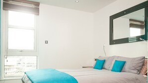 1 habitación, tabla de planchar con plancha, wifi gratis y ropa de cama 