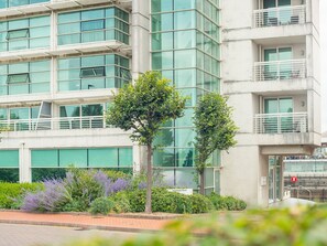 Exterior - Luxury 1 bed Apartment Over Looking Cardiff Bay (Cardiff)