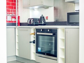 Apartment (1 Bedroom) | Private kitchen | Fridge, microwave, oven, stovetop