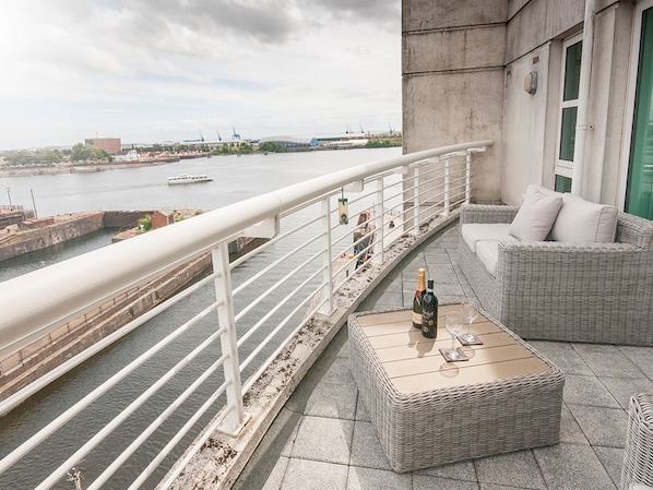 Apartment (1 Bedroom) | Balcony