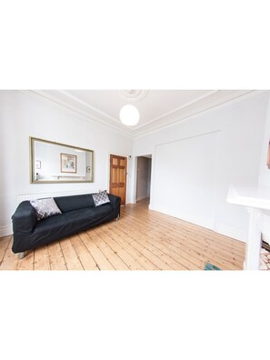 Apartment (1 Bedroom) | Wohnbereich