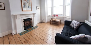 Apartment (1 Bedroom) | Living room - Lovely, Spacious and Bright Garden Flat in Clapham (London)
