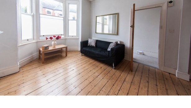 Apartment (1 Bedroom) | Living room - Lovely, Spacious and Bright Garden Flat in Clapham (London)
