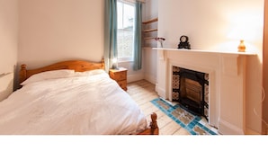 Apartment (1 Bedroom) - Lovely, Spacious and Bright Garden Flat in Clapham (London)