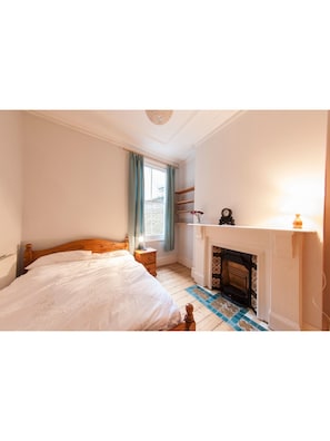 Lägenhet (1 Bedroom) | 1 sovrum, strykjärn/strykbräda och sängkläder
