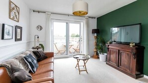 Living area - Stylish Bright Cambridge Home (Cambridge)