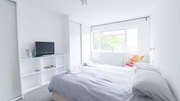 2 bedrooms, iron/ironing board, bed sheets
