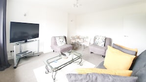 Living room - Lovely, Recently Renovated Maisonette in NW London (London)