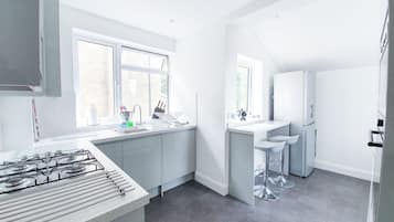 Cookware/dishes/utensils