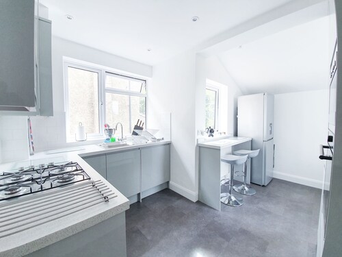 Lovely, Recently Renovated Maisonette in NW London