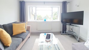 Living room - Lovely, Recently Renovated Maisonette in NW London (London)