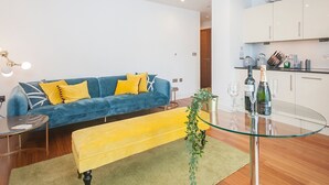 Apartment (1 Bedroom) | Living room