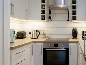 Apartamento (1 Bedroom) | Cozinha privada | Fogão, cooktop, talheres/pratos/utensílios de cozinha
