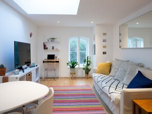 Apartment (1 Bedroom) | Living room | TV, video-game console, Netflix, streaming services