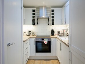 Private kitchen - Bright & Modern 1-bedroom Flat in East London (London)
