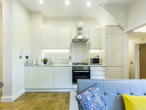 อพาร์ทเมนท์ (1 Bedroom) | ครัวส่วนตัว | ตู้เย็น, ไมโครเวฟ, เตาอบ, เครื่องล้างจาน