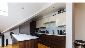 Unclassified image, 3 of 20, button - Bright and Spacious Penthouse in West Ealing (London)