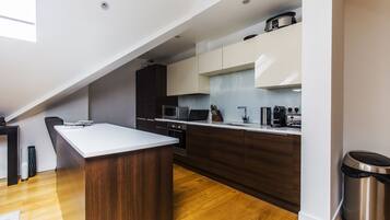 Ofen, Kochgeschirr/Geschirr/Besteck