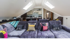 Unclassified image, 2 of 20, button - Bright and Spacious Penthouse in West Ealing (London)