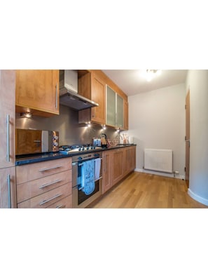 Huoneisto (1 Bedroom) | Yksityinen keittiö | Jääkaappi, uuni, astianpesukone, vedenkeitin