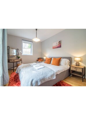Apartment (1 Bedroom) | 1 bedroom, laptop workspace, iron/ironing board, bed sheets - Holyrood Road · Central, Stylish + Modern Apt, 1BR (Edinburgh)