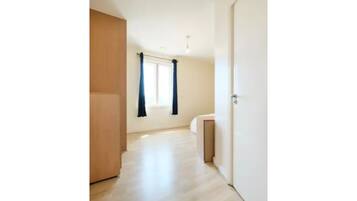 2 bedrooms, iron/ironing board, bed sheets