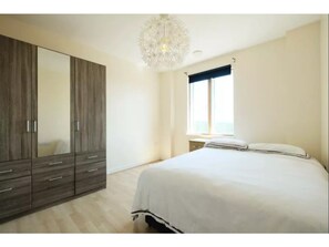 2 bedrooms, iron/ironing board, bed sheets - Bright and Spacious 2-bedroom Flat, Sleeps 4 (London)