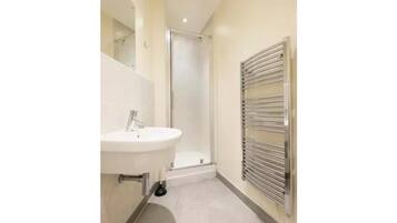 Apartemen (2 Bedrooms) | Kamar mandi | Handuk