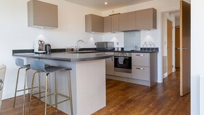 Private kitchen - Luxury 2 Bed Central Apartment - W/ Balcony & Gym! (Birmingham)