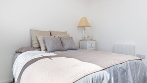 Room - Luxury 2 Bed Central Apartment - W/ Balcony & Gym! (Birmingham)