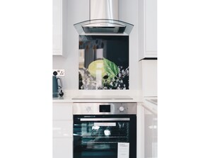 Apartment (1 Bedroom) | Private kitchen | Oven, cookware/dishes/utensils