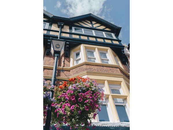 Exterior detail - Modern Flat in the Heart of Reading (Reading)