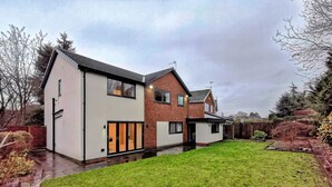 Unclassified image, 3 of 18, button - Modern Massive Family Home South Manchester (Manchester)