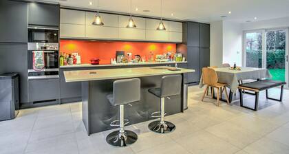Modern Massive Family Home South Manchester