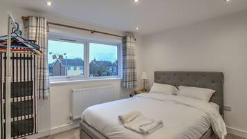 House (3 Bedrooms) | 3 bedrooms, iron/ironing board, free WiFi, bed sheets