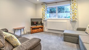Unclassified image, 4 of 18, button - Modern Massive Family Home South Manchester (Manchester)