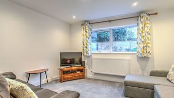 House (3 Bedrooms) | Living room | Flat-screen TV