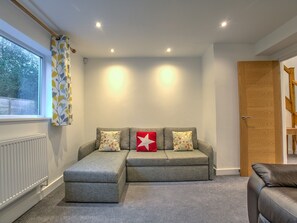 House (3 Bedrooms) | Living room