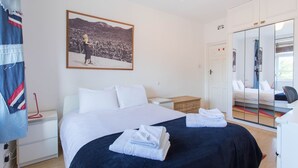 Appartement (1 Bedroom) | 1 chambre, bureau, fer et planche à repasser, Wi-Fi gratuit