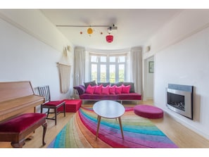 Apartment (1 Bedroom) | Living room