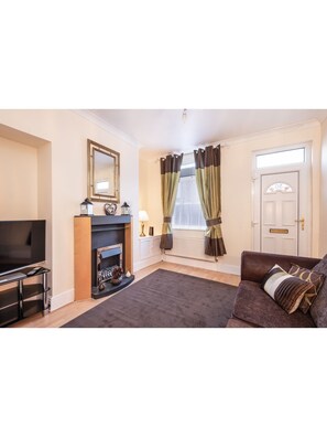 2 habitaciones, tabla de planchar con plancha y cuna de viaje 