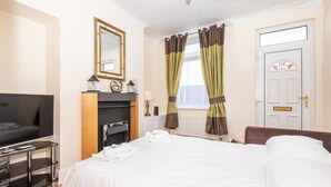 House (2 Bedrooms) - Bright & Comfy Base Sleeps 6 Near Bishopthorpe Rd! (York)