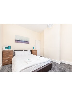 Casa (2 Bedrooms) | 2 quartos, ferros/tábuas de passar roupa, berço de viagem, roupa de cama