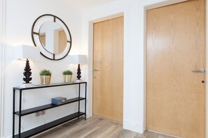 2 bedrooms, iron/ironing board, free WiFi, bed sheets - Modern Gem in Georgian Listed Building of City (Edinburgh)