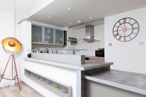 Private kitchen - Modern Gem in Georgian Listed Building of City (Edinburgh)