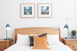 2 bedrooms, iron/ironing board, free WiFi, bed sheets - Modern Gem in Georgian Listed Building of City (Edinburgh)