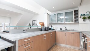 Private kitchen - Modern Gem in Georgian Listed Building of City (Edinburgh)