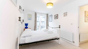 Room - 2 BR Modern Flat Near Train Station/central (Cambridge)